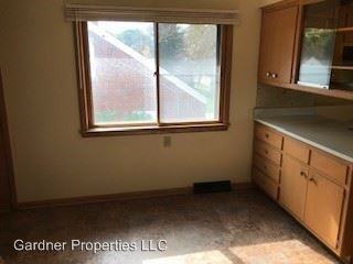 5138 N 107th Street - Photo 3 of 17