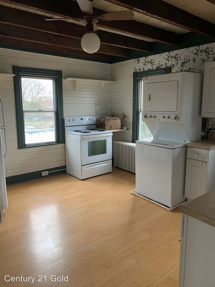 214 Main St - Photo 2 of 11