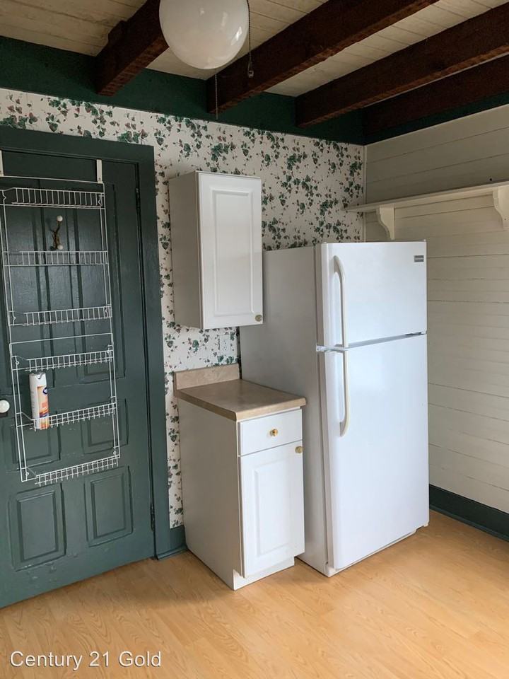 214 Main St - Photo 3 of 11