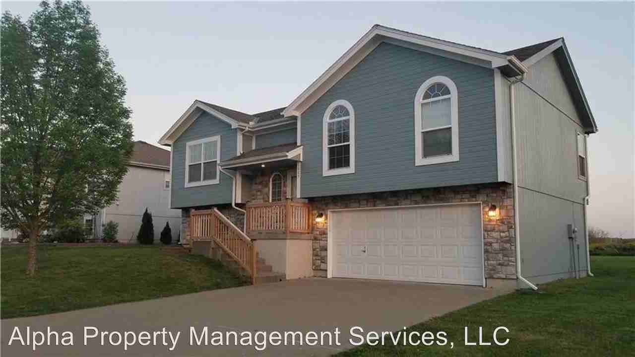 1605 W 7th St Terrace - Photo 2 of 21