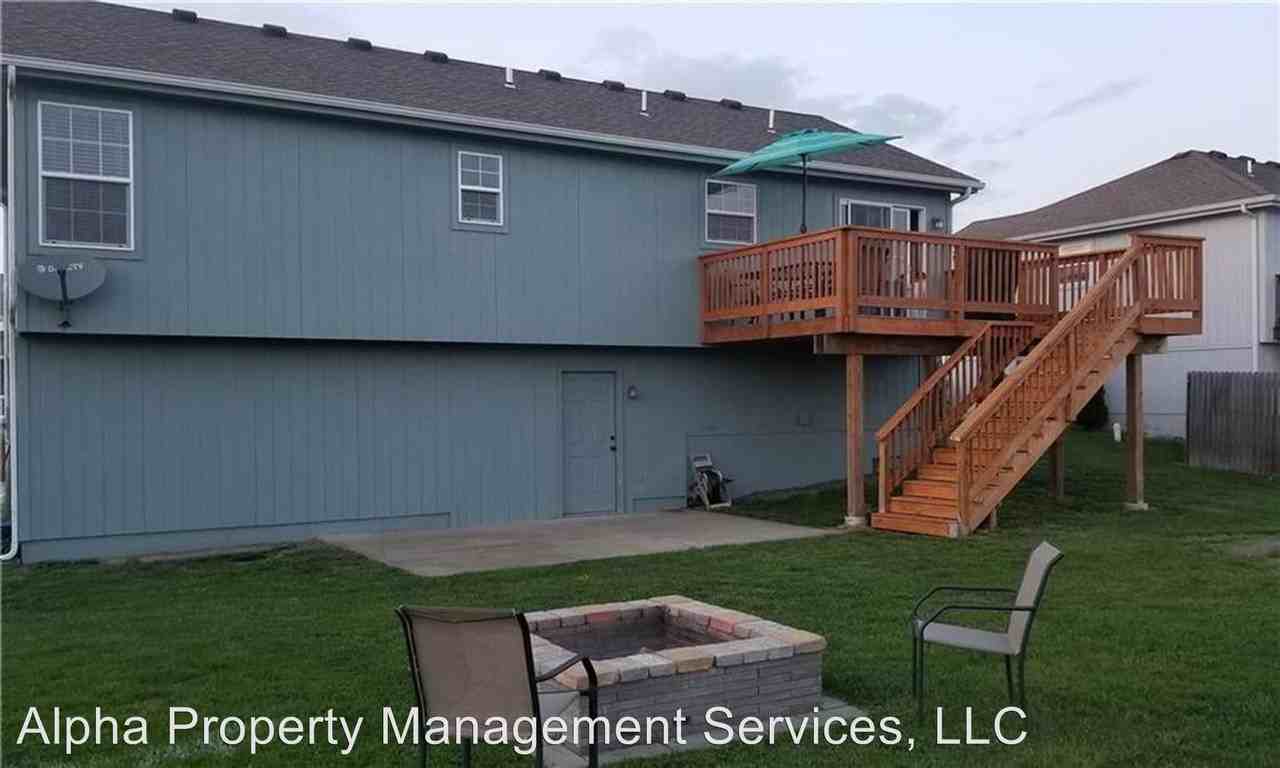 1605 W 7th St Terrace - Photo 3 of 21