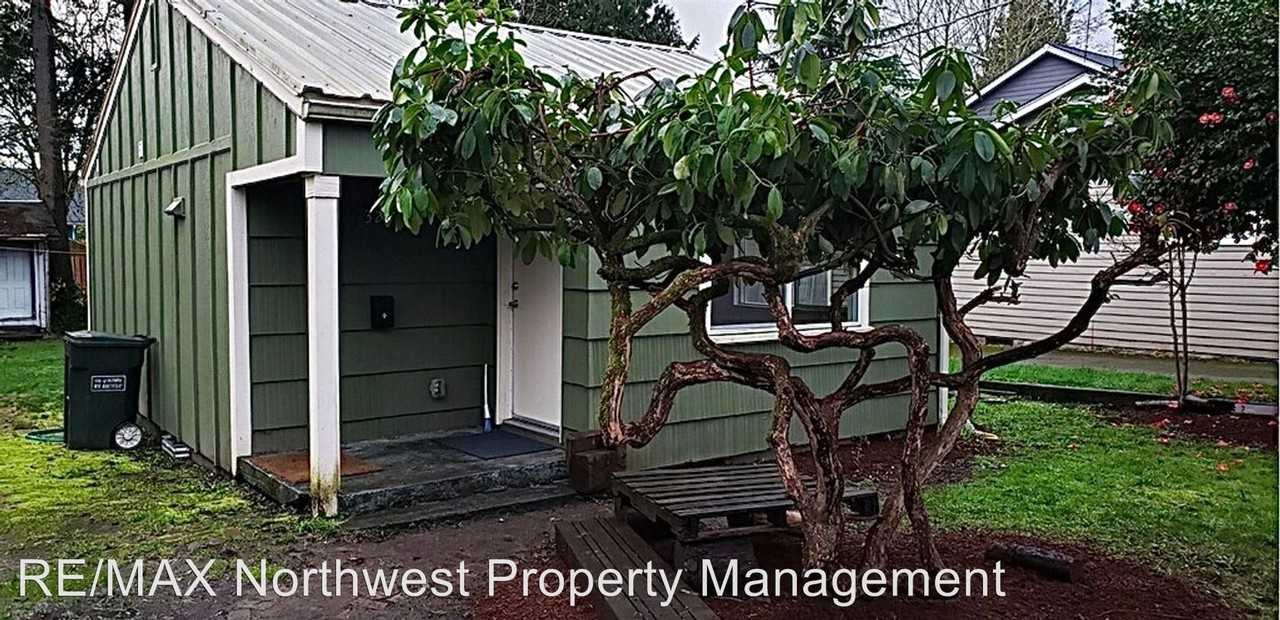 328 Cushing St Nw - Photo 2 of 17