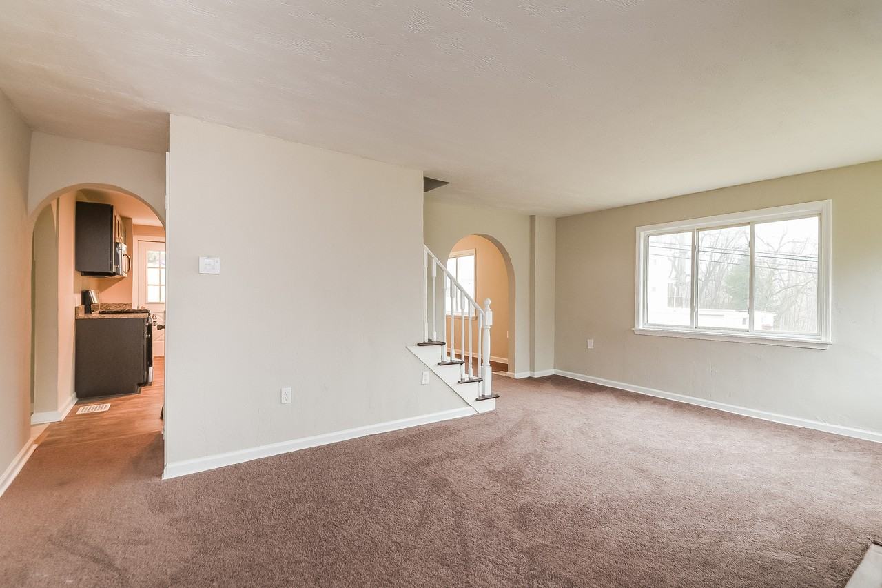 1918 Fox Chapel Rd - Photo 2 of 11