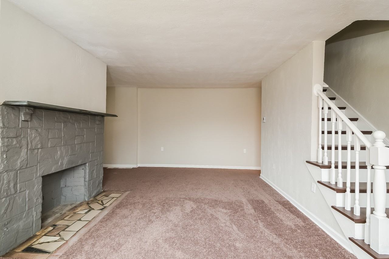 1918 Fox Chapel Rd - Photo 3 of 11