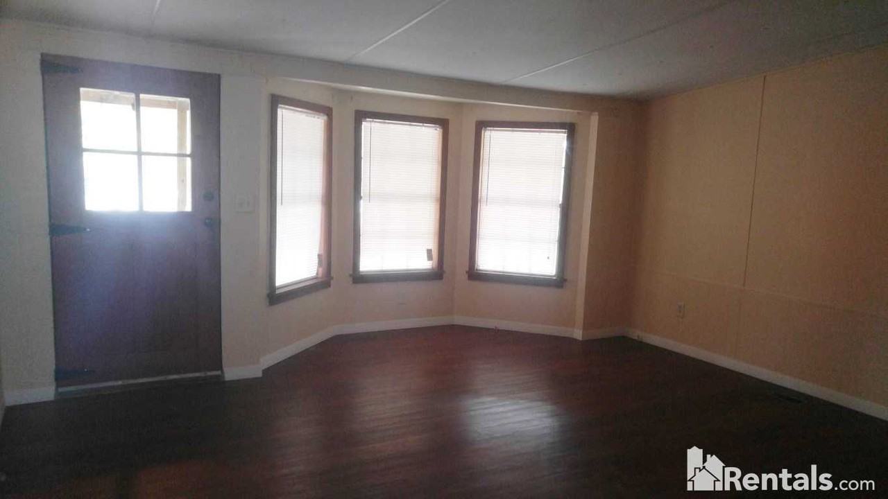 12924 Jayton Ave - Photo 2 of 10