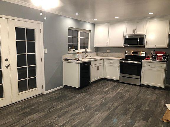 2401 Gregg Ln - Photo 2 of 12