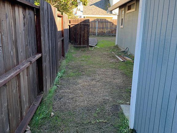 304 Sumatra Dr - Photo 2 of 11
