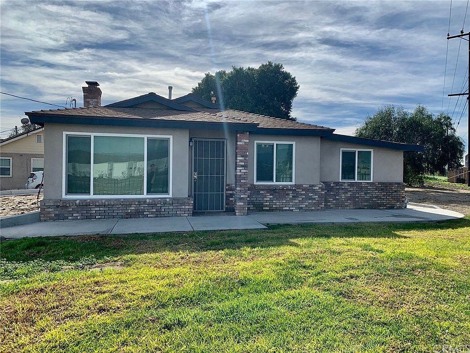 4671 Marlatt St - Photo 2 of 14