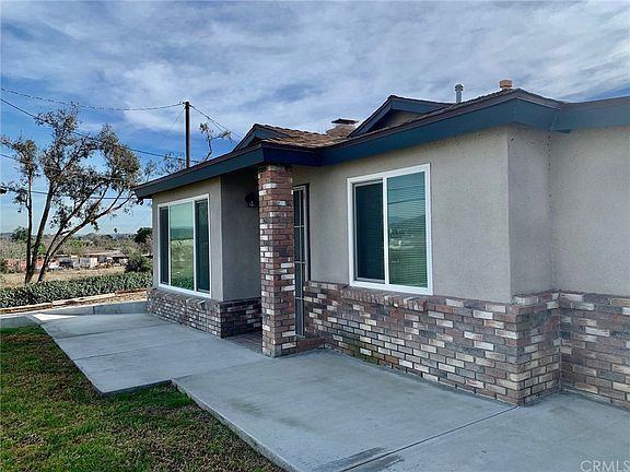 4671 Marlatt St - Photo 3 of 14