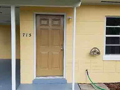 715 Camellia Dr - Photo 3 of 13
