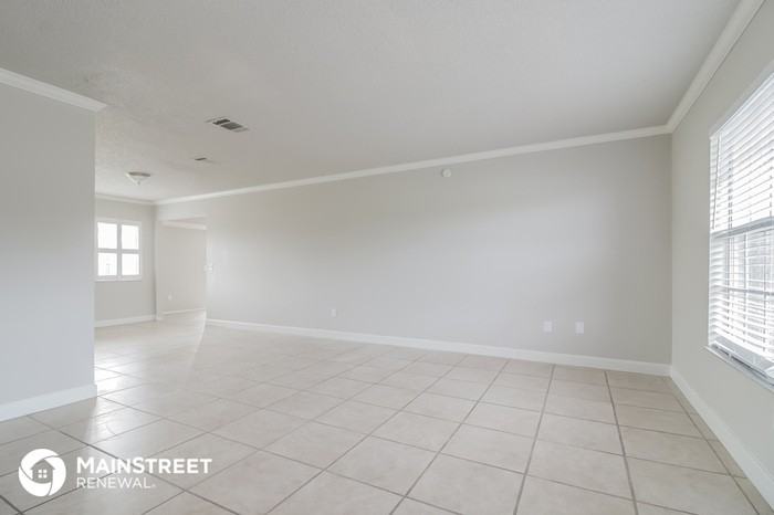 1294 Dewar Court Northeast - Photo 3 of 16