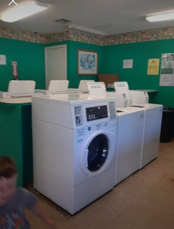 Cest LA Place - Photo 2 of 8