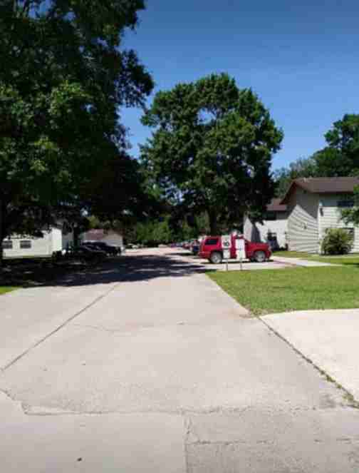 Cest LA Place - Photo 5 of 8