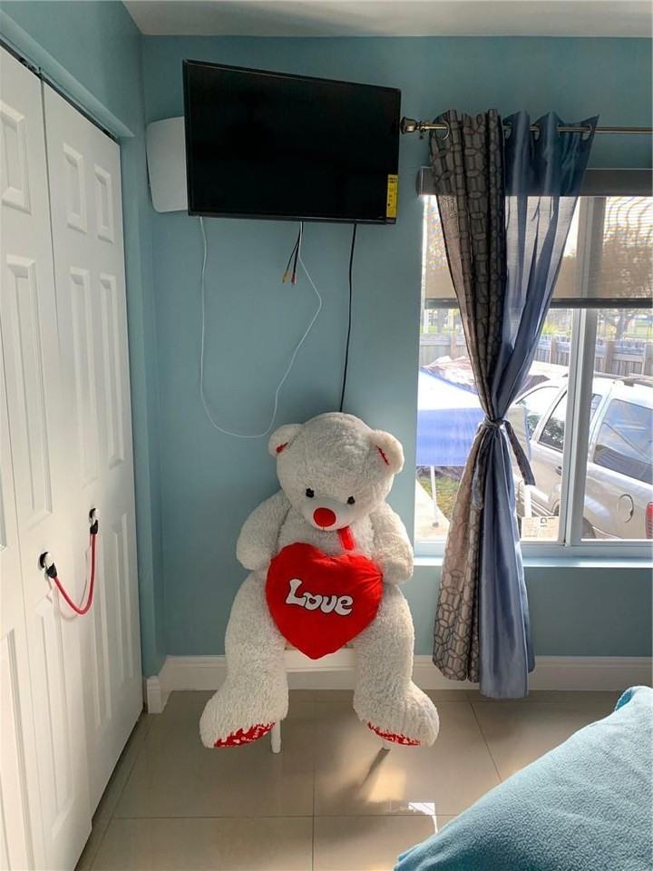 2252 Hope Street - Photo 3 of 18