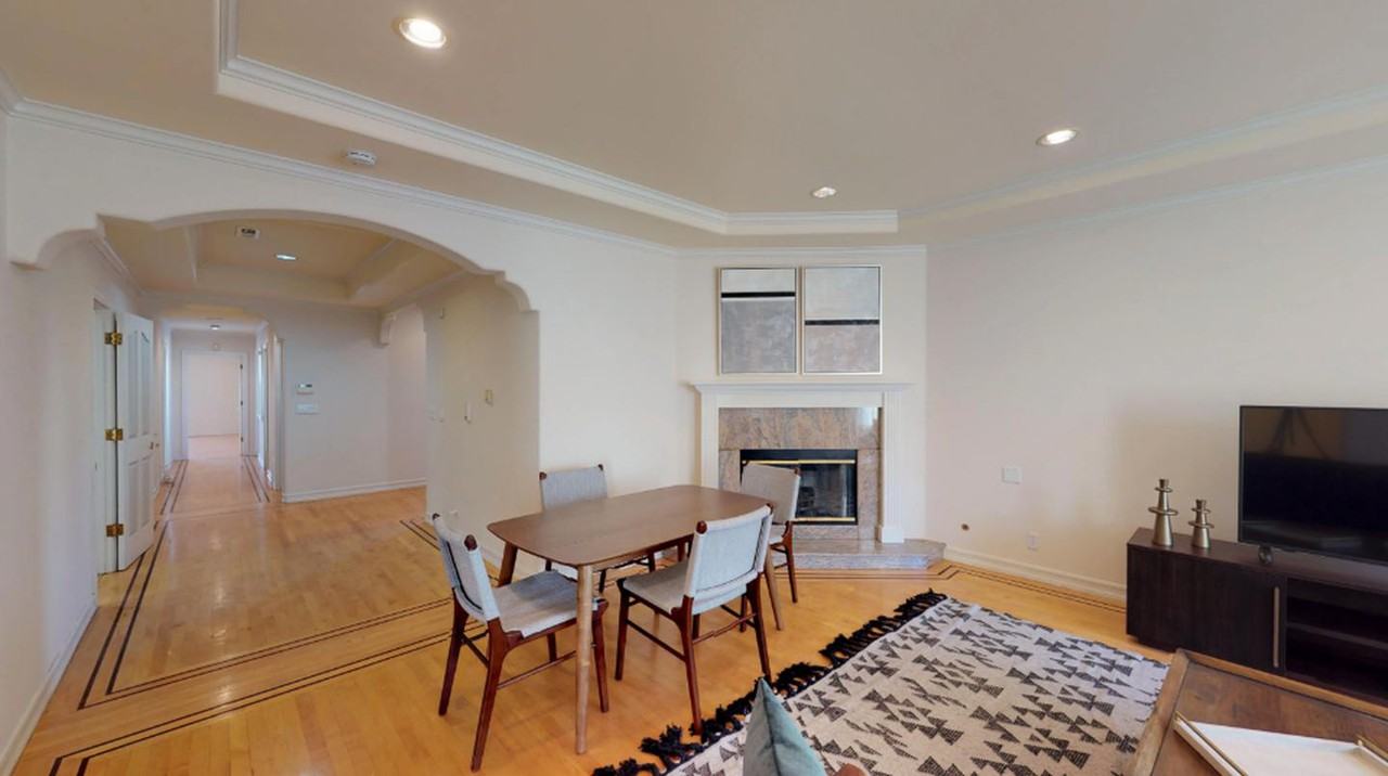 Stunning Richmond home with rooftop deck - Photo 2 of 16