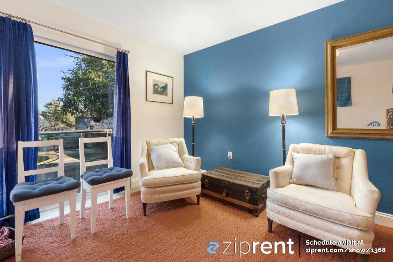 623 Parkside Ct - Photo 3 of 16