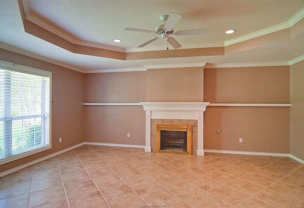 310 Landsburg Lane - Photo 3 of 33