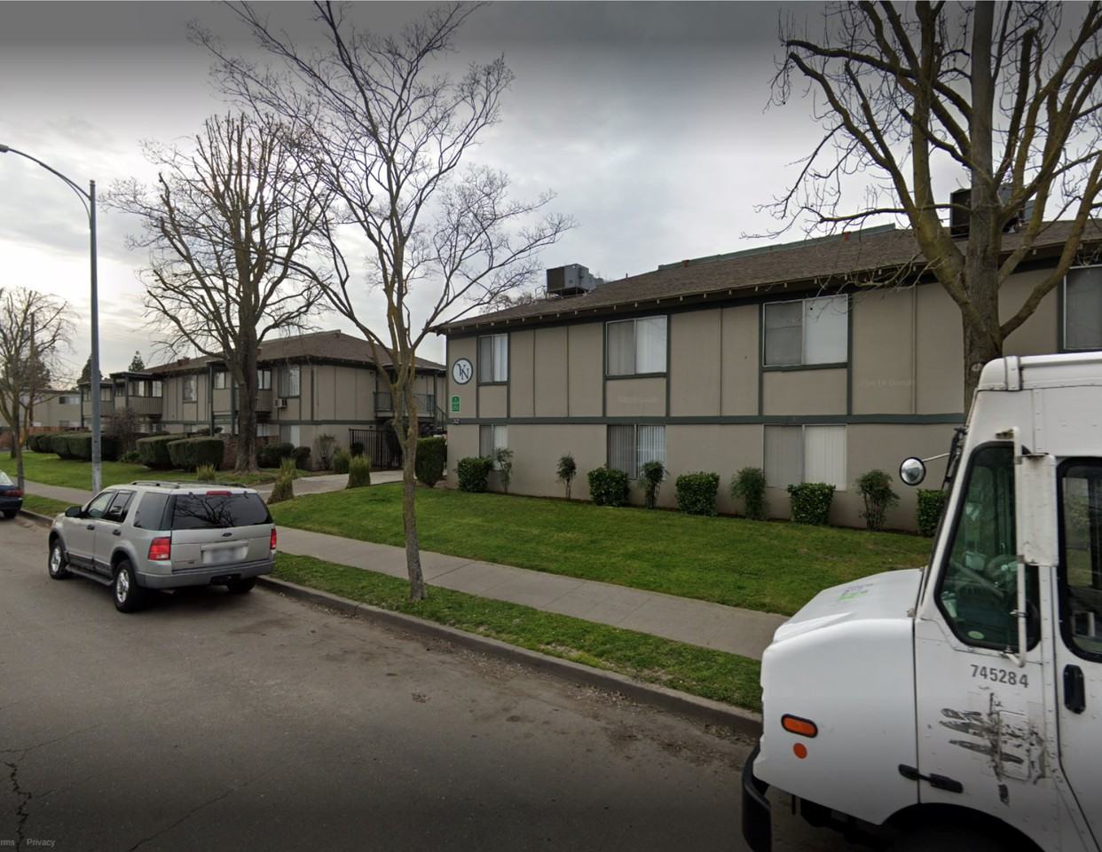 Village North Apartments 302 West Benjamin Holt Drive, Lincoln