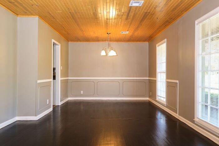 3352 Ridgefield Drive - Photo 2 of 9