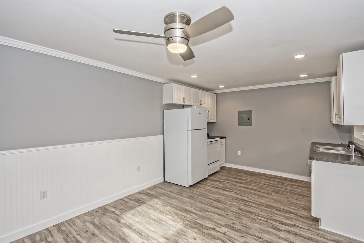 1102 North Hillside Drive - Photo 2 of 12