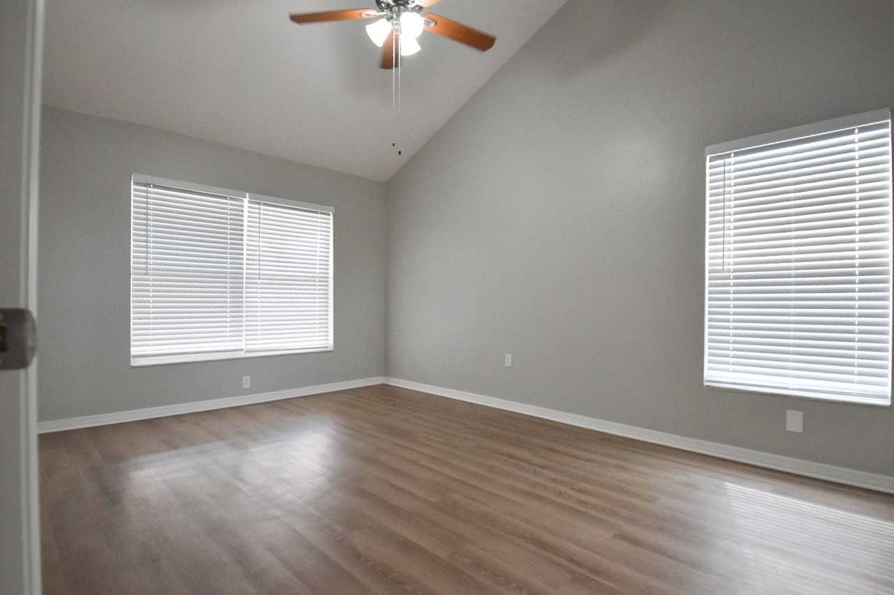 1897 Crane Creek Blvd - Photo 3 of 18