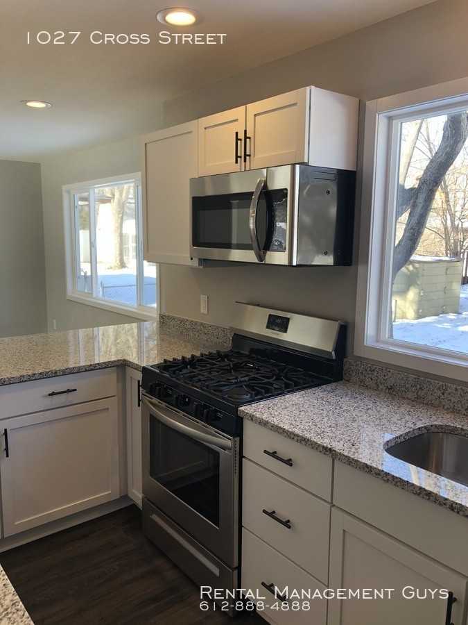 1027 Cross Street - Photo 3 of 32