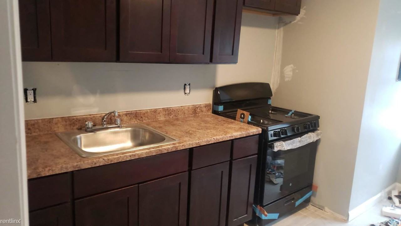 675 Summer Ave - Photo 2 of 7