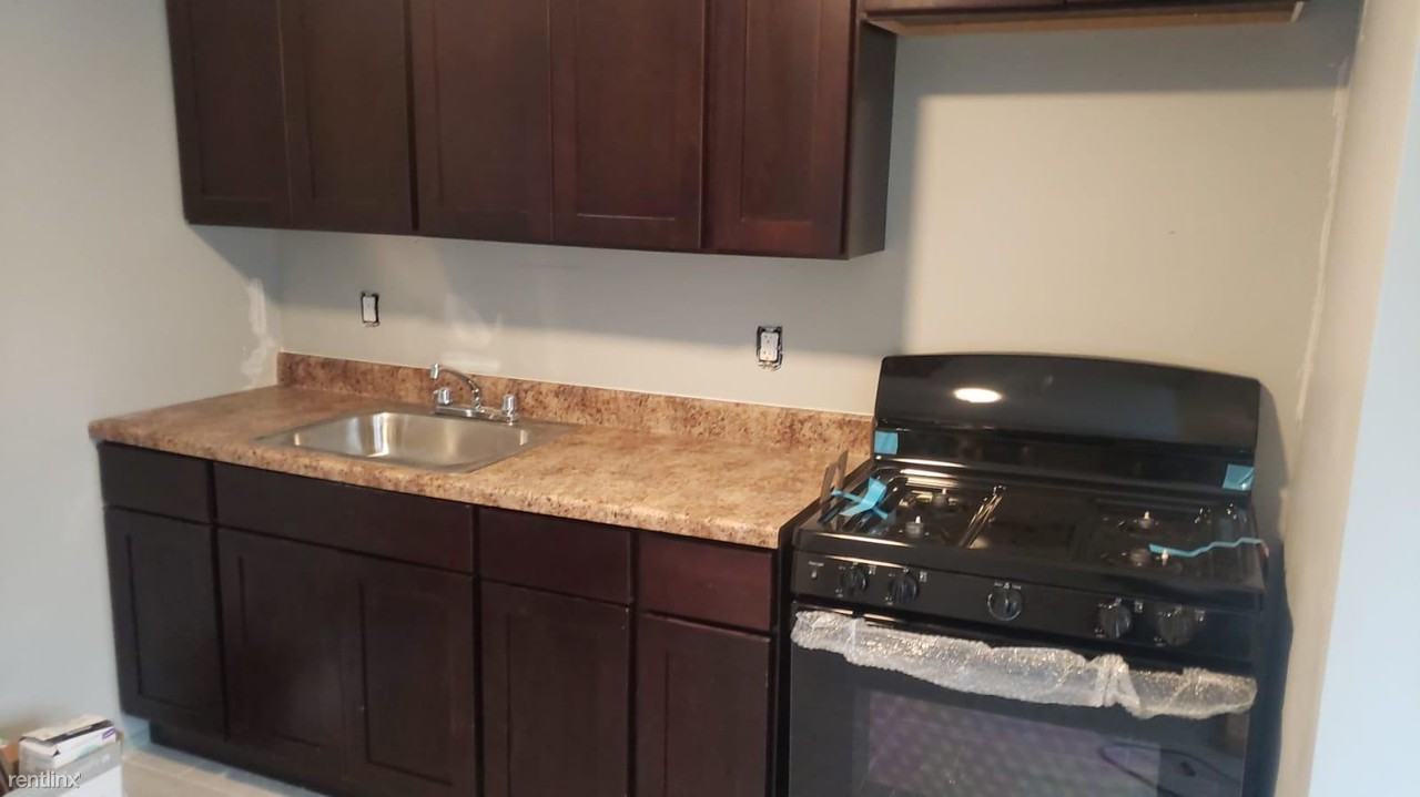 675 Summer Ave - Photo 3 of 7