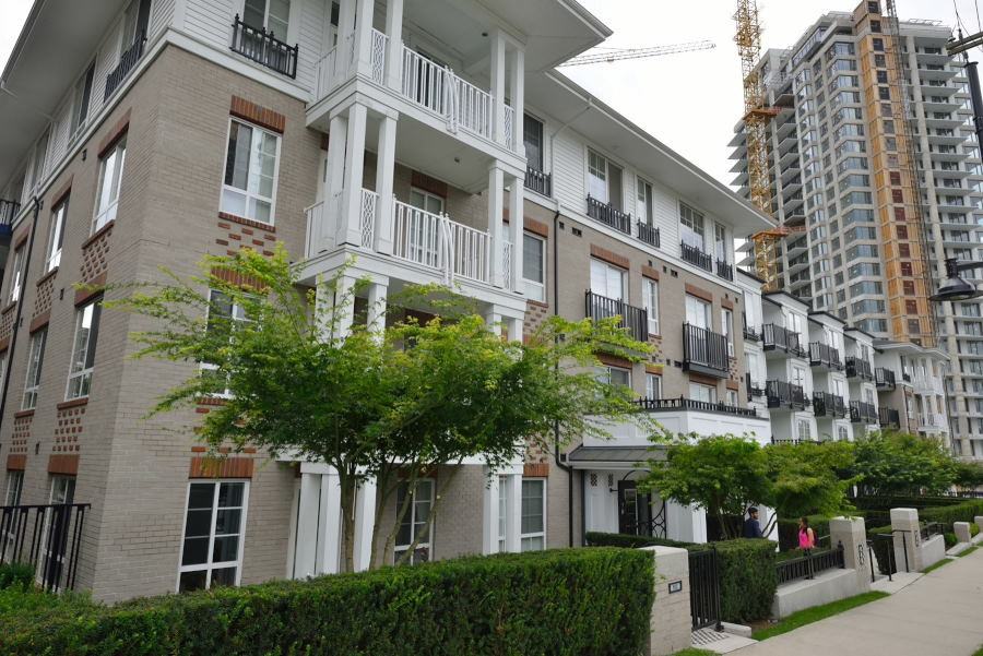 608 Como Lake Avenue 306, Coquitlam, BC V3J 3M4 Studio Apartment for