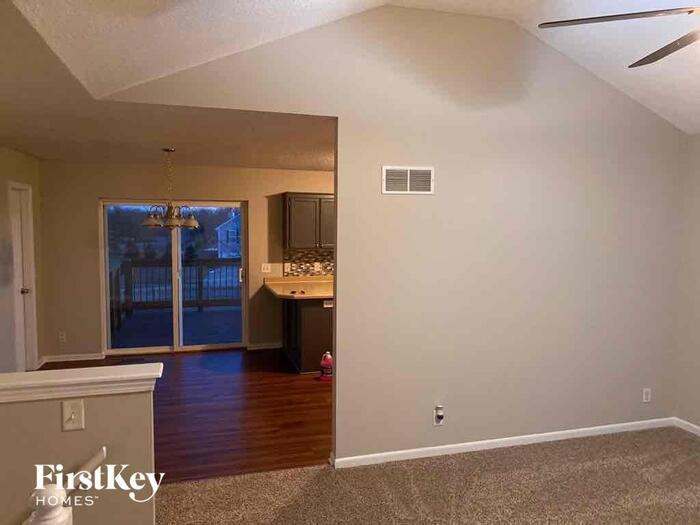 415 East 22 Terrace - Photo 3 of 17