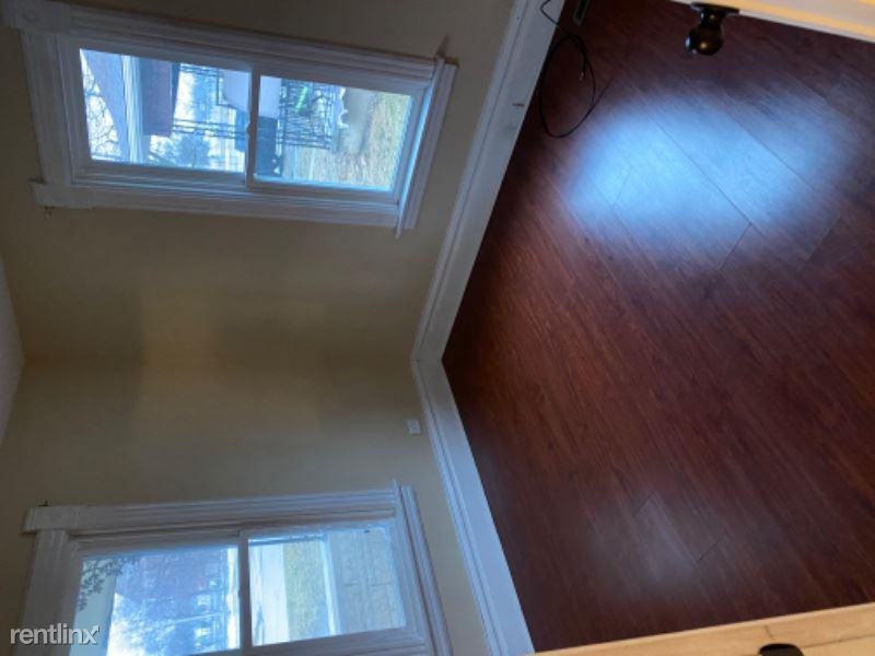 1010 W Madison St - Photo 2 of 9