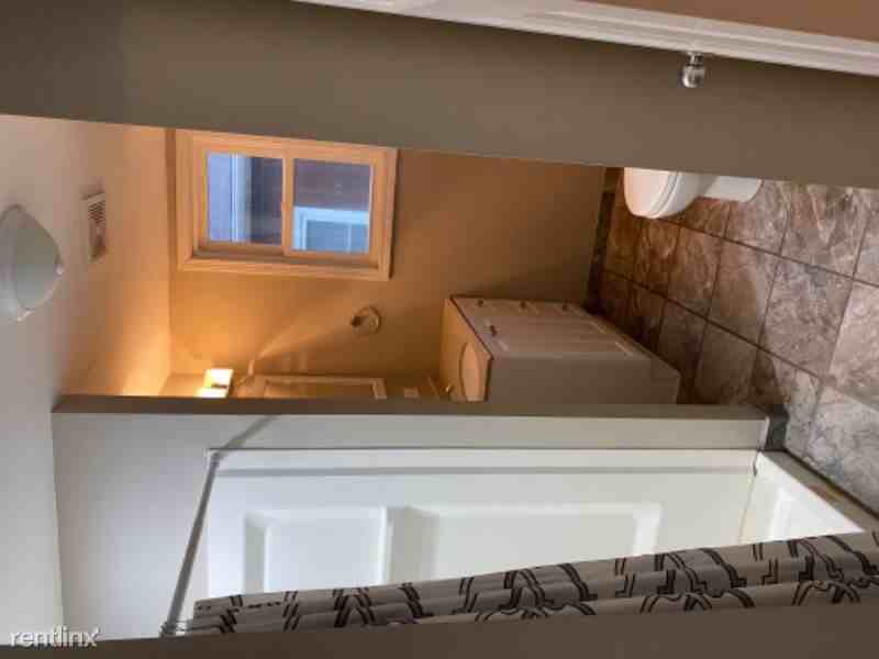 1010 W Madison St - Photo 3 of 9