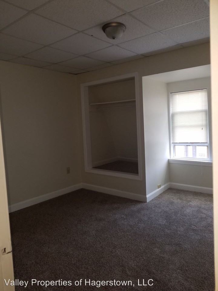 136-138 S Potomac Street - Photo 3 of 5