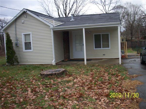 3286 Lake Lansing Rd - Photo 2 of 16