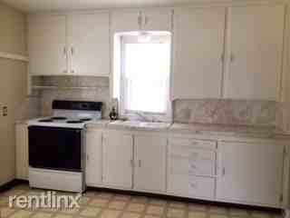 203 Sloan Ave - Photo 2 of 7