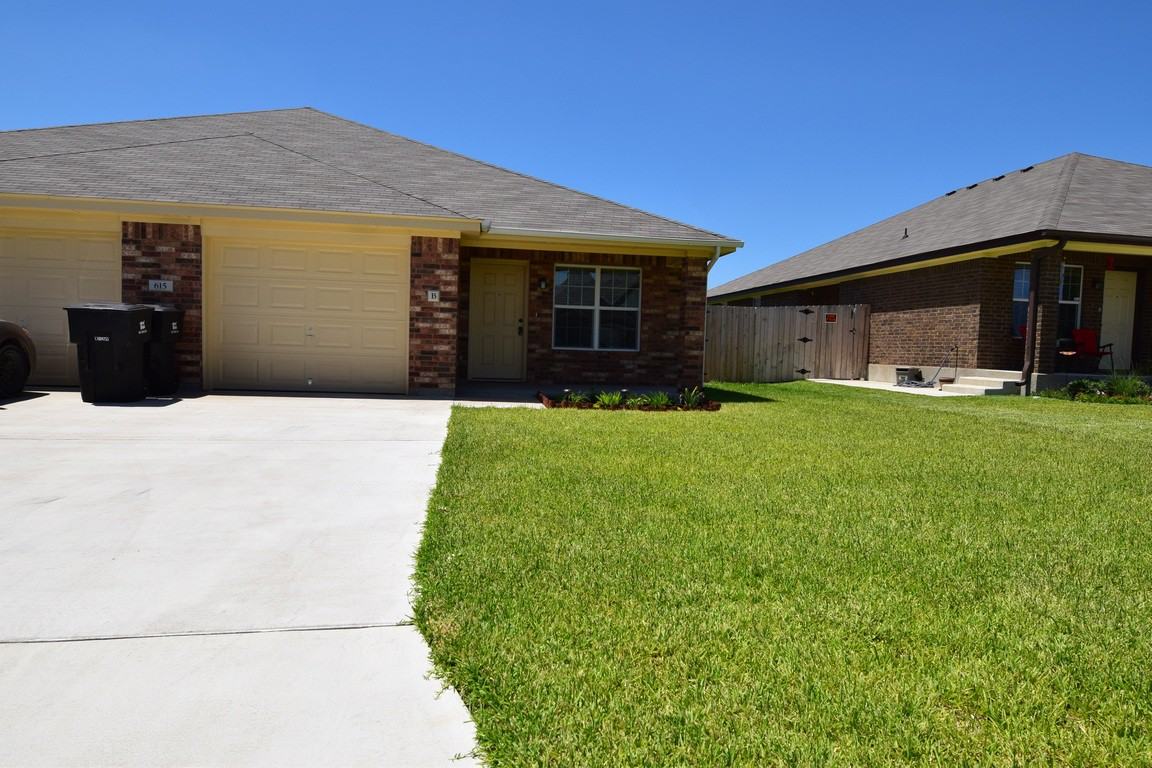 615 Karey Dr - Photo 2 of 10