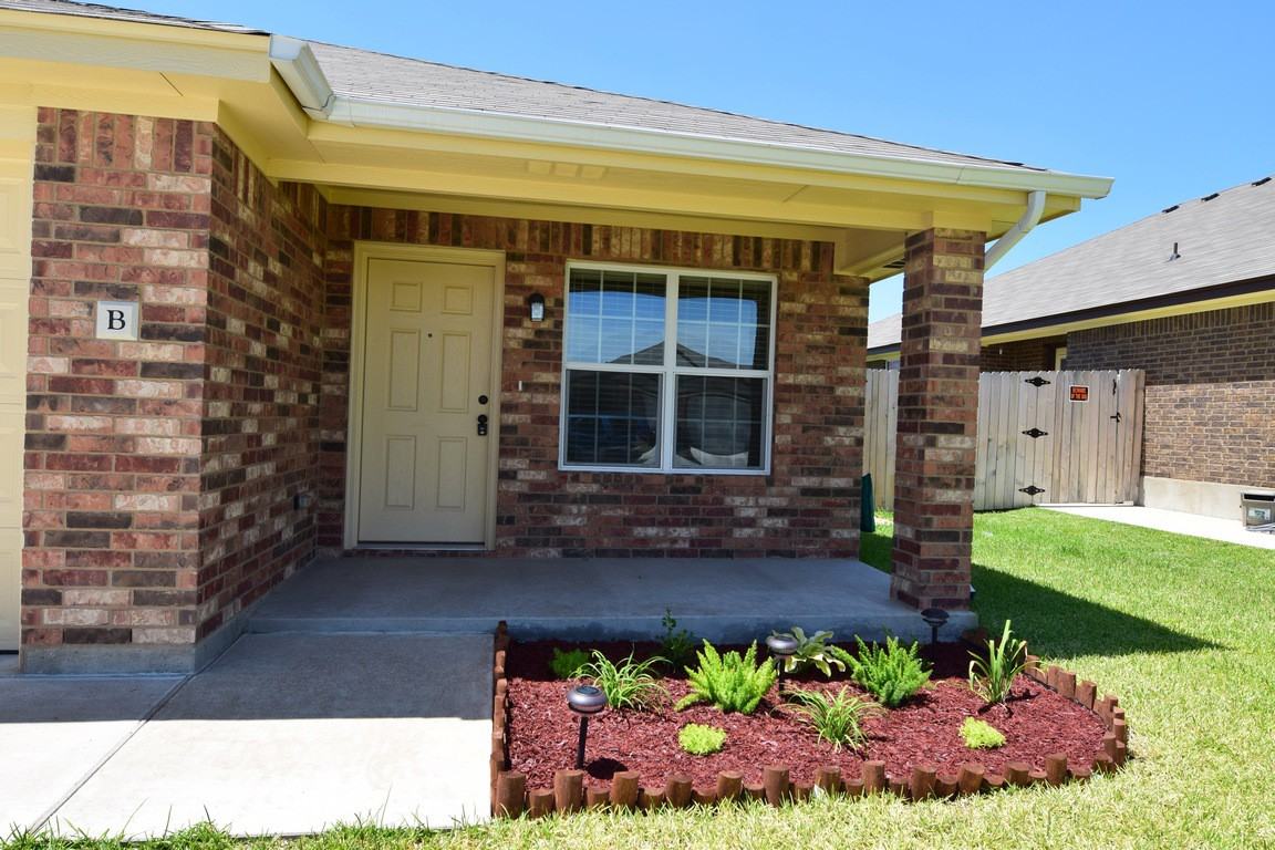 615 Karey Dr - Photo 3 of 10