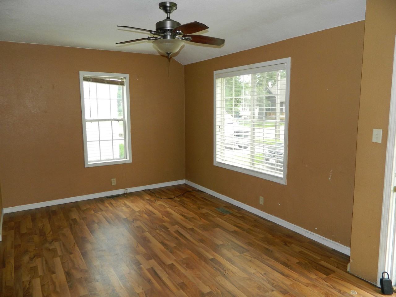 2117 E 21 St St - Photo 3 of 12