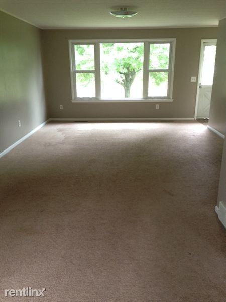 3130 W Bennington Rd - Photo 3 of 9