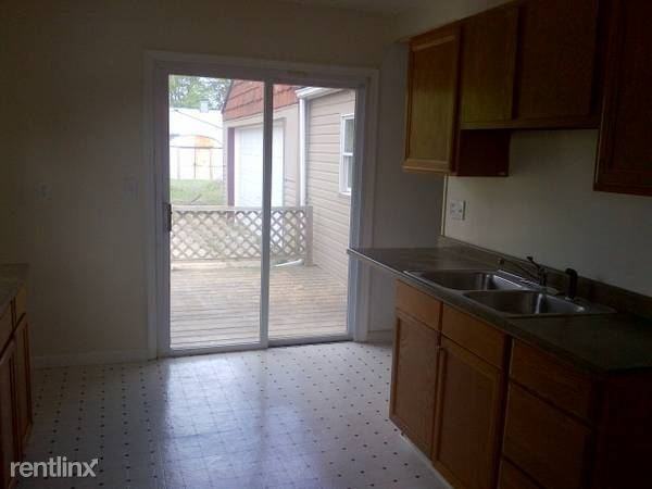 14767 Pearl St - Photo 3 of 5