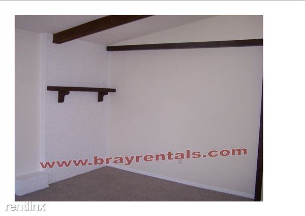 272 N Peach St - Photo 3 of 6