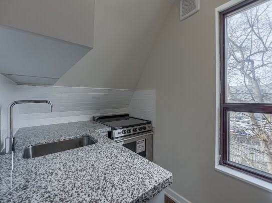 492 Indian Grove - Photo 5 of 8