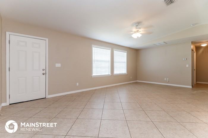 721 Northwest Douglas Circle - Photo 3 of 16