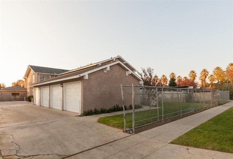 810 S Adler Ave. - 201 - Photo 2 of 8