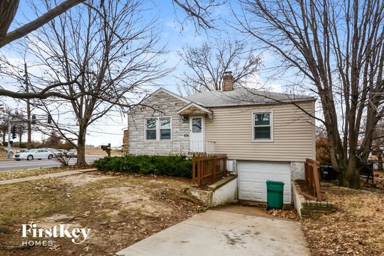 2075 Wedgewood Drive, Jennings, MO 63136 3 Bedroom House for 965/month