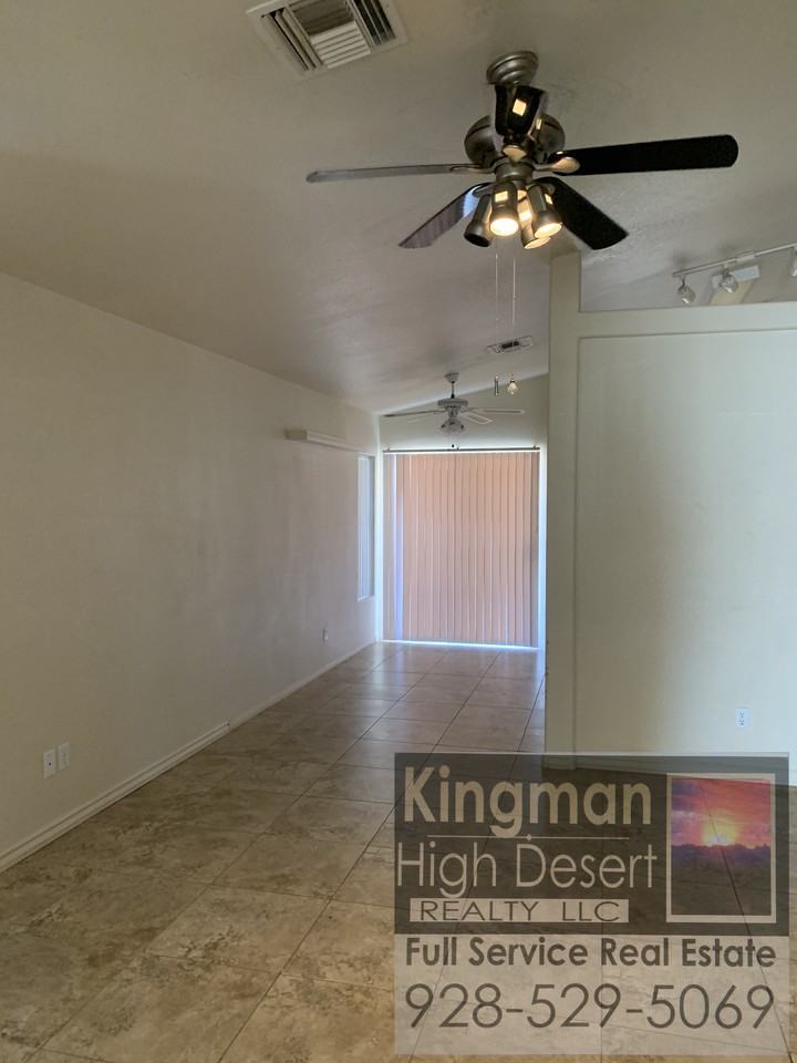 1953 Davis Avenue - Photo 2 of 7