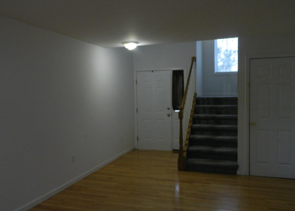 456 S Keyser Ave - Photo 3 of 12