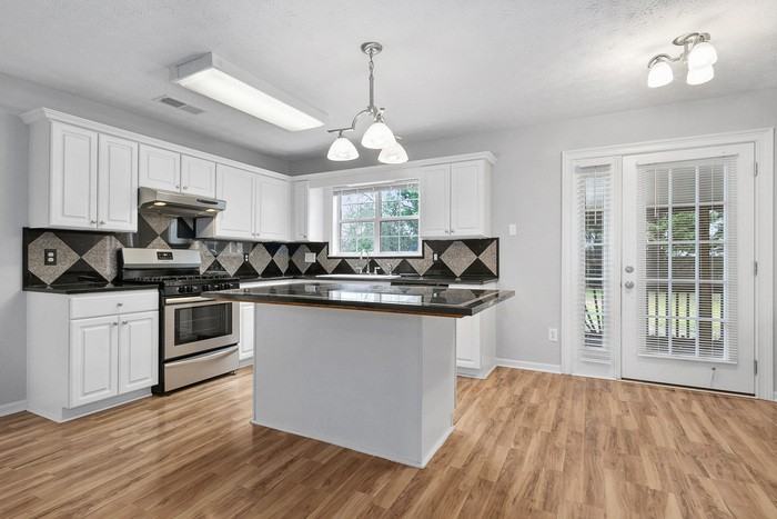 2455 Compton Place - Photo 3 of 9