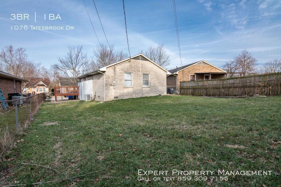 1076 Tatesbrook Dr - Photo 3 of 10
