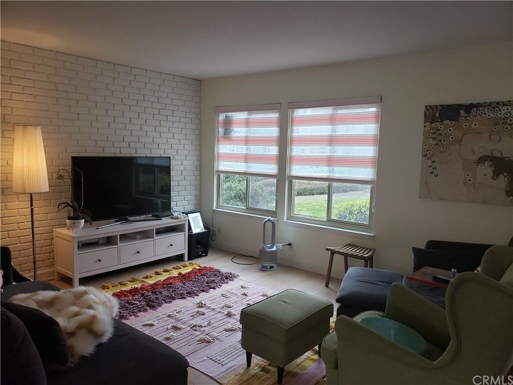 5241 Salisbury Circle - Photo 2 of 19